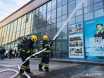 商場“起火”，百人疏散逃生，李滄區(qū)舉辦消防宣傳月啟動(dòng)儀式